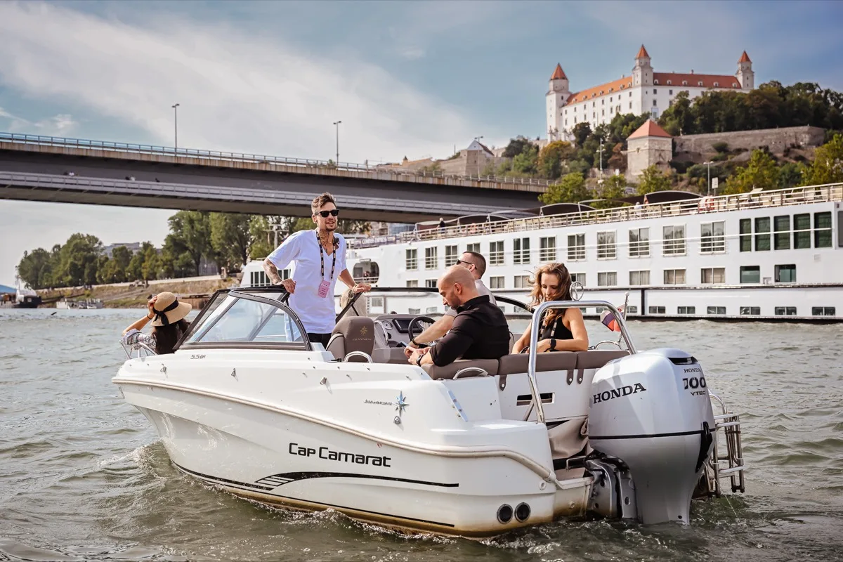 Projížďka na speed boatu s výhledem na Bratislavský hrad