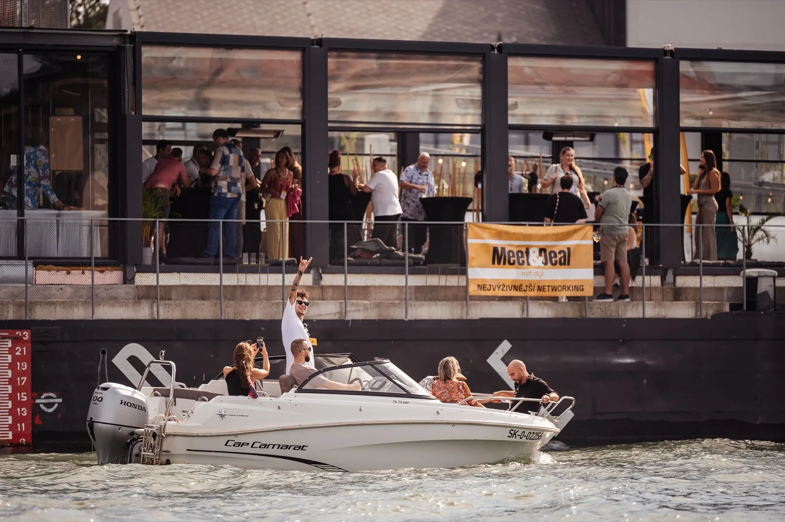 Meet&Deal vol12 Summer Edition: Jak se dealovalo na lodi na Dunaji